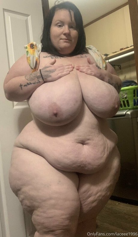 黒檀ペッギングオンリーファンズ ヌード 写真