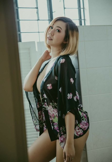 Saltie_ ポルノモデル 写真