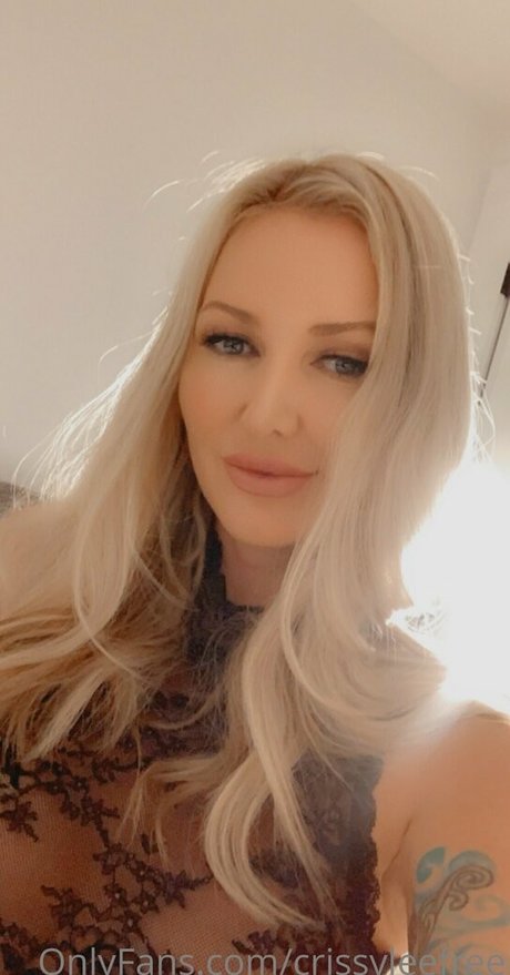 乳首 オンリーファンズ 美しいヌード 画像