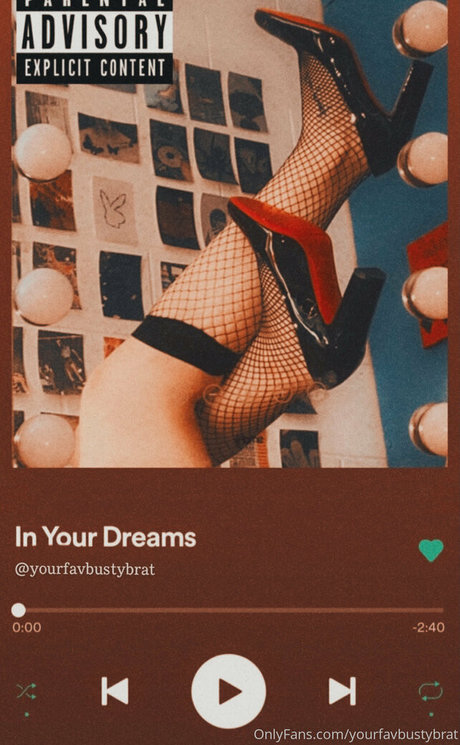 yourfavbustybrat エロティックなスター ギャラリー