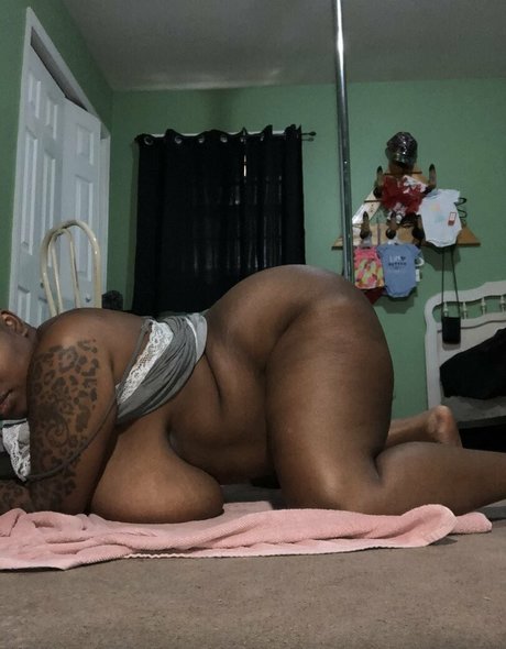 カムフィートオンリーファンズ セクシーヌード 画像