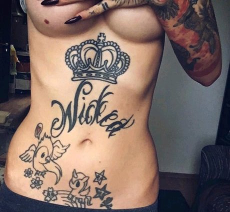 Adriana Indeana Kreckova ポルノスター エロティック 写真