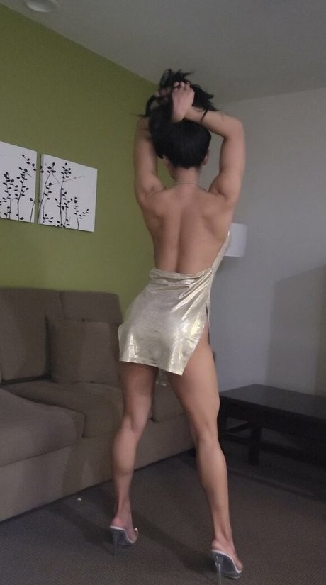 mynxmamii セクシーモデル 写真