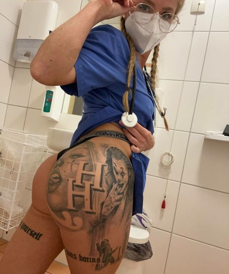 Nurselayla ホットスター 写真