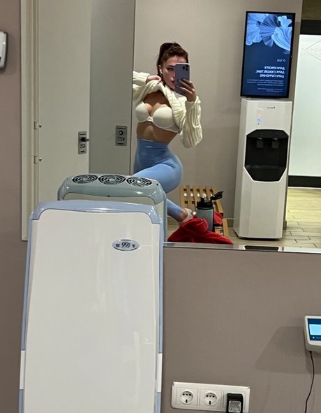 いちごミルクオンリーファンズ セクシーヌード 写真