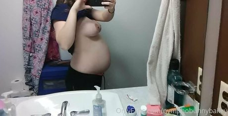 セクシーなブルネットのオンリーファンズ 無料ポルノ 写真