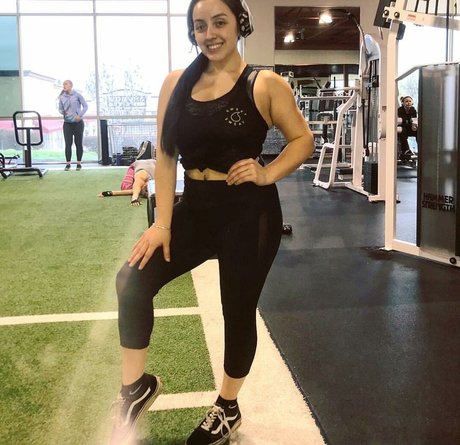 巨乳熟女オンリーファンズ 無料ポルノ ギャラリー