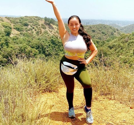 指マン 潮吹き オンリーファンズ エロ 画像