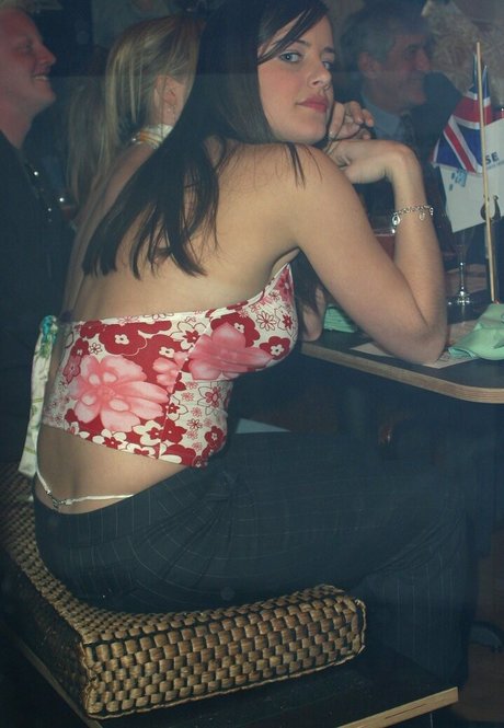 ベビーシッターオンリーファンズ ホット裸 写真