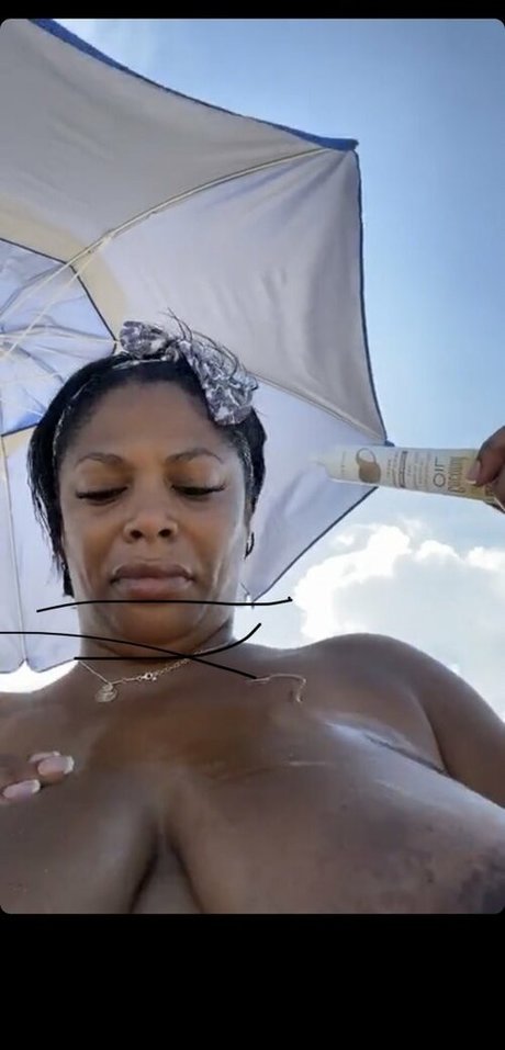 角質の女の子オンリーファンズ アートヌード 写真