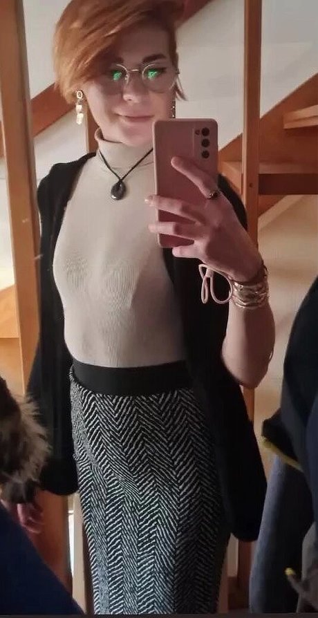 Caroline Haas ヌードモデル 画像