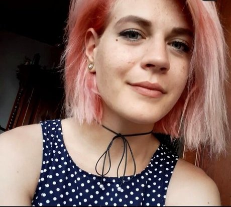 Caroline Haas ポルノスター 無料 画像