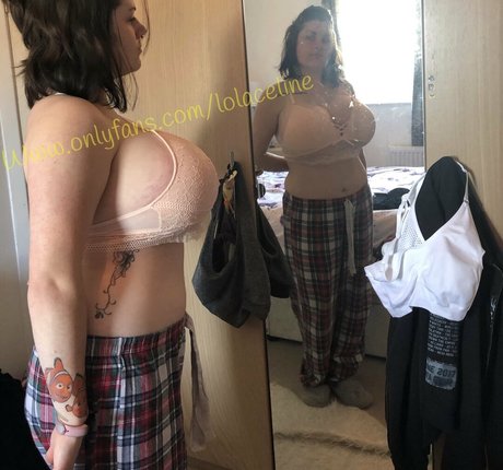 妊娠中のオンリーファンズ ホットヌード 画像