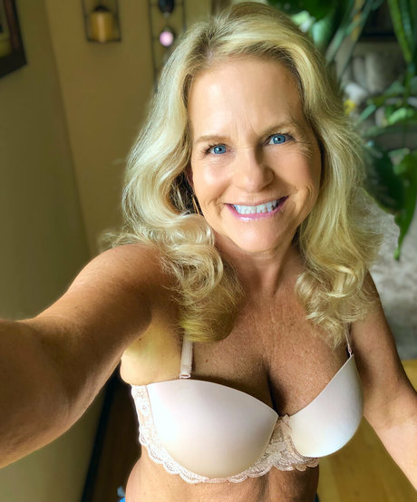 hotwifecandyfree 写真集