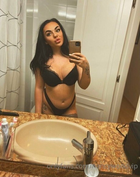 ランジェリーファックオンリーファンズ 無料 画像