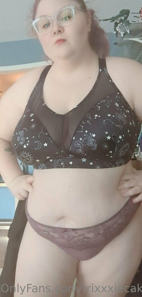 trixxxiecake エロティックなモデル 写真