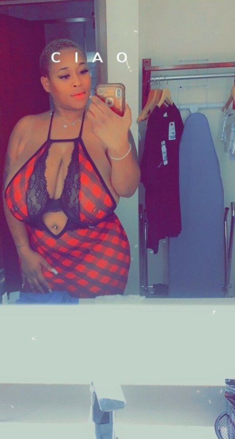 軍事オンリーファンズ エロ 写真