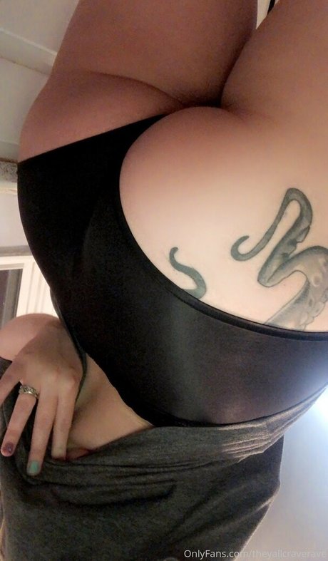 お尻を広げるオンリーファンズ 無料 画像