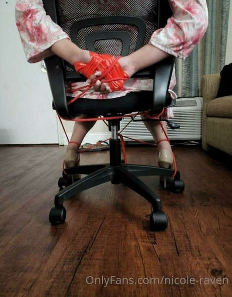 nicole raven アダルトモデル ギャラリー