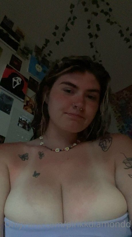 pinkkdiamondd 裸のスター 画像