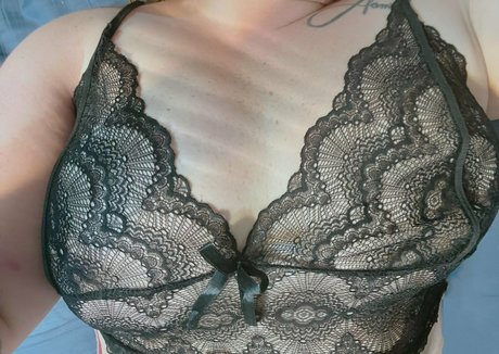 巨乳オナニーオンリーファンズ 美しい裸 写真