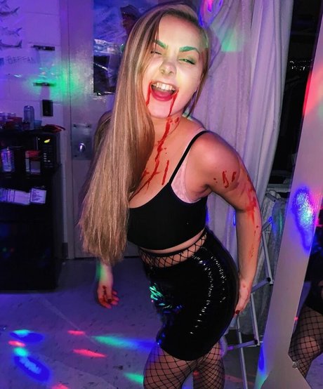 Marina Brooks トップポルノスター 画像