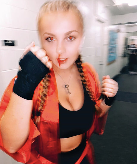 Marina Brooks エロティックなスター 写真