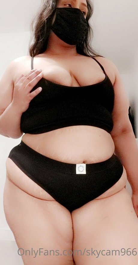 ぽっちゃりラテン系オンリーファンズ 美しいヌード 写真