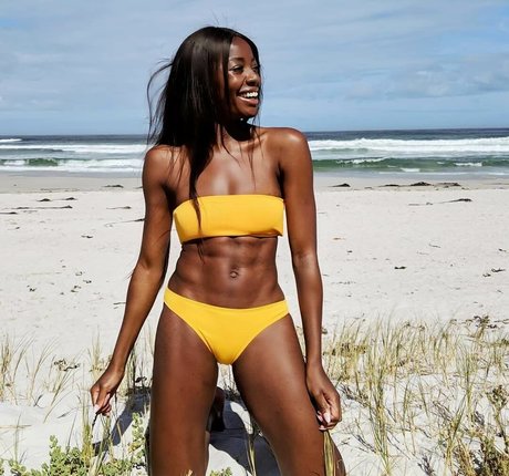 AJ Odudu トップモデル 写真