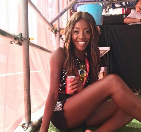 AJ Odudu ポルノスター アート 画像