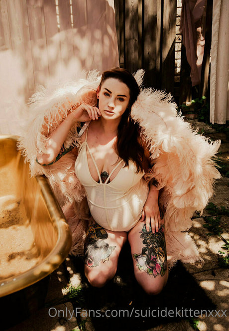 suicidekittenxxx ヌードのポルノスター 画像
