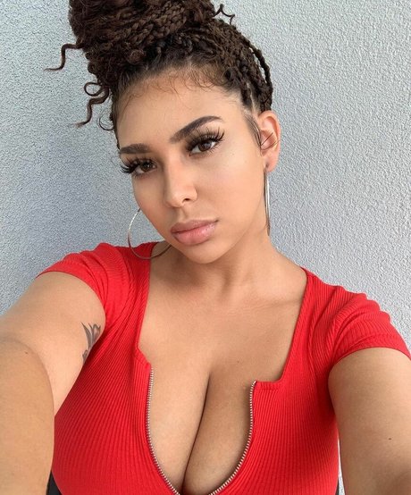 asmr 足 オンリーファンズ ホット裸 画像