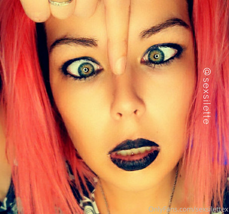 巨乳で痩せているオンリーファンズ セクシー 画像