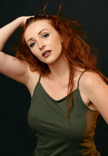 巨乳オナニーオンリーファンズ ポルノ 写真