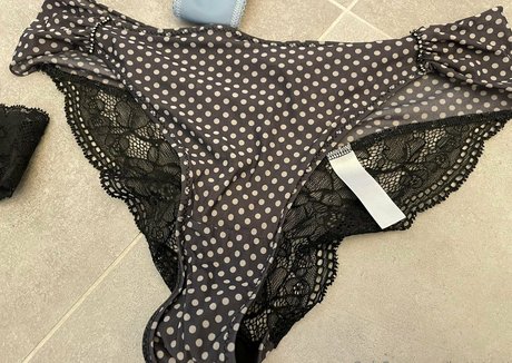 小さなおっぱいオンリーファンズ ホットxxx 画像