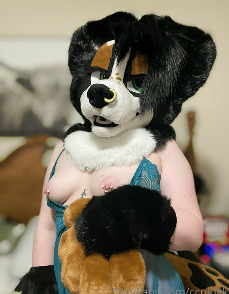 いちごミルクオンリーファンズ セクシーヌード 写真