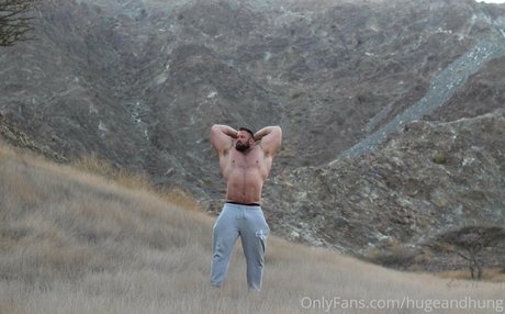 ぽっちゃりブロンドのオンリーファンズ エロチック 画像