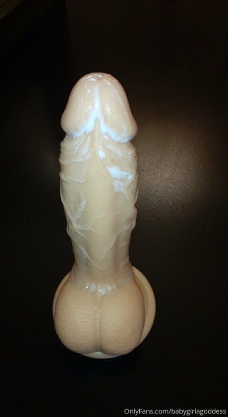 バン・オンリーファンズ セクシー裸 写真