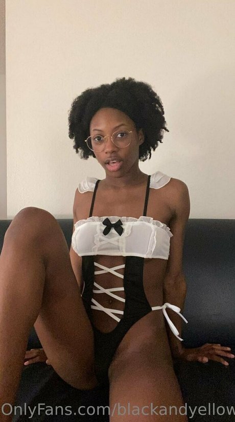 blackandyellownsfw ポルノスター 裸 ギャラリー