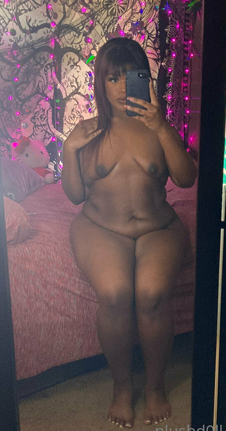 plushd0ll ヌード女優 写真