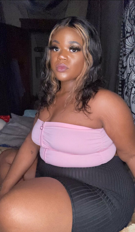 plushd0ll スター 裸 写真