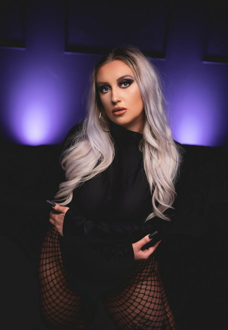 ダウンオンリーファン アートヌード ギャラリー