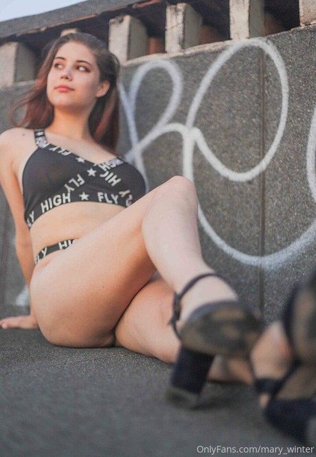 アウトドア 熟女 オンリーファンズ えろ 写真