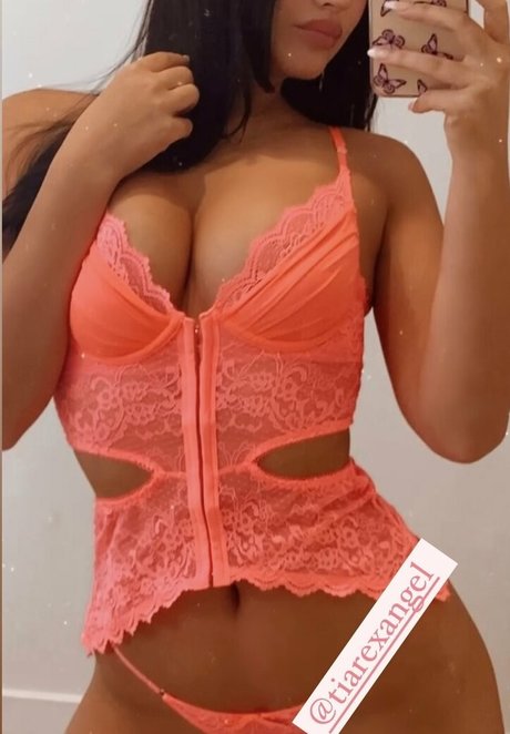 ぽっちゃりブロンドのオンリーファンズ トップ 画像