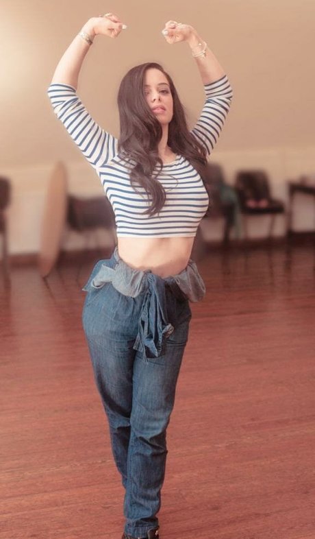 Tina Barrett ポルノモデル 画像