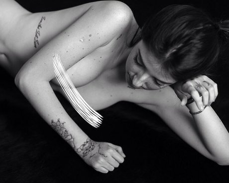 Larissa Basgal ヌードモデル ギャラリー