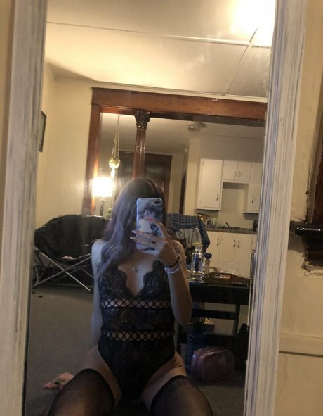 曲線美の女の子オンリーファンズ ポルノ 写真