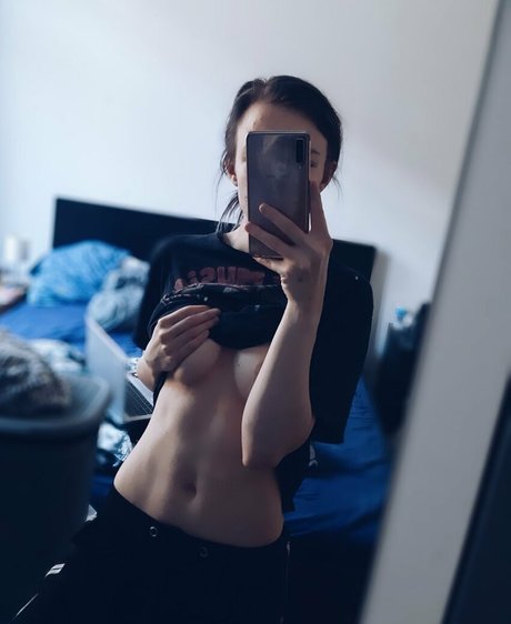 ぽっちゃりブロンドのオンリーファンズ ポルノ 写真