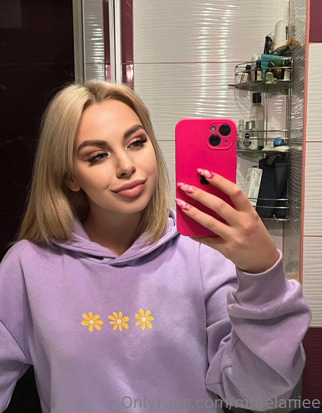 濃厚なヌードオンリーファンズ ポルノ 写真