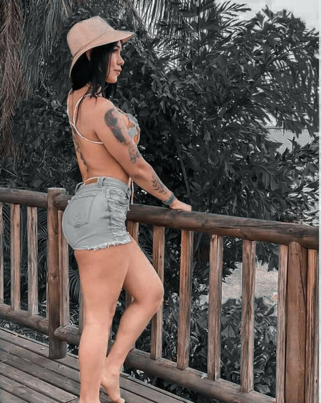 フェラチオ ティーン オンリーファンズ アダルト無料 画像